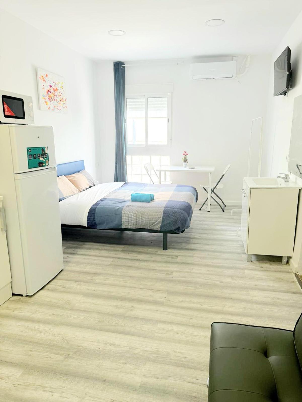 Apartamentos Aeropuerto Valencia Manises Exteriör bild